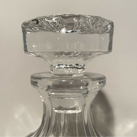 VTG Aberdeen Berkshire Crystal Decanter by Godinger, Cut Crystal (36 oz.) - Picture 3 of 9